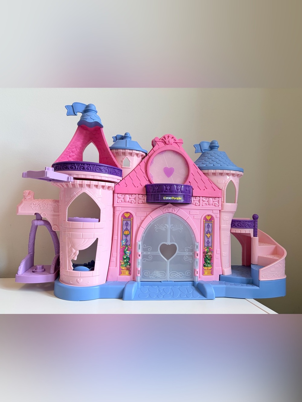 Fisher-Price Little People Disney Princess Magical Lights & Dancing Castle